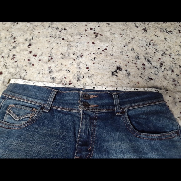 Levi’s shorts sz 4 with 30 waist/ 10 in inseam - Picture 4 of 6